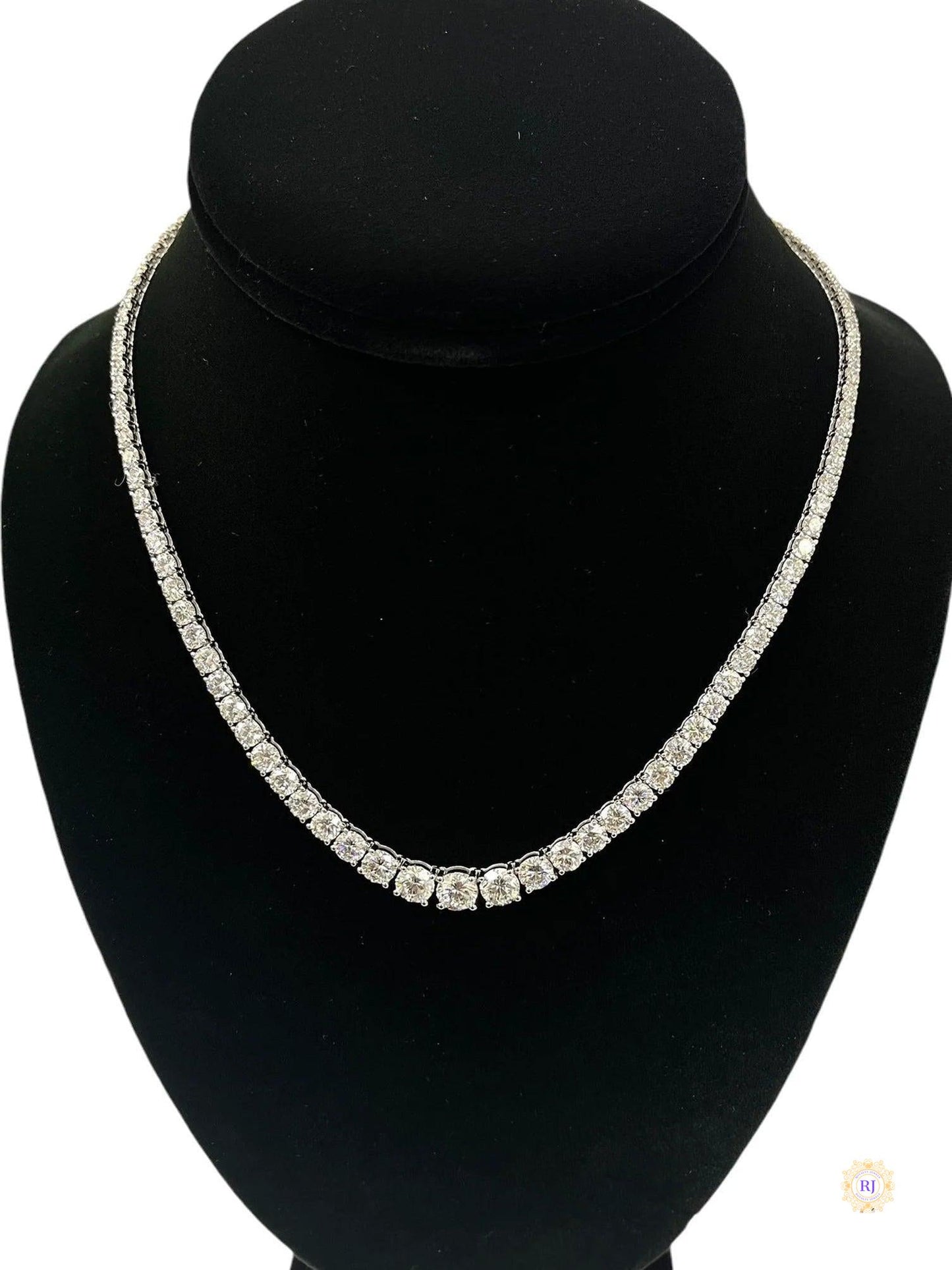 4-Prong graduated tennis necklace in 18 Inch