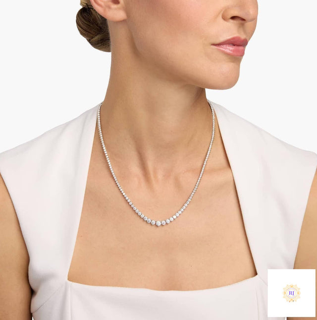 4-Prong graduated tennis necklace in 18 Inch