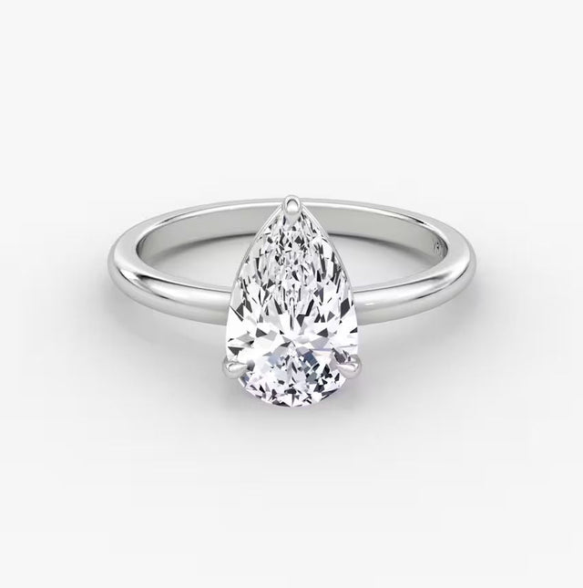 14K gold band with pear-cut lab-grown diamond in elegant solitaire setting

